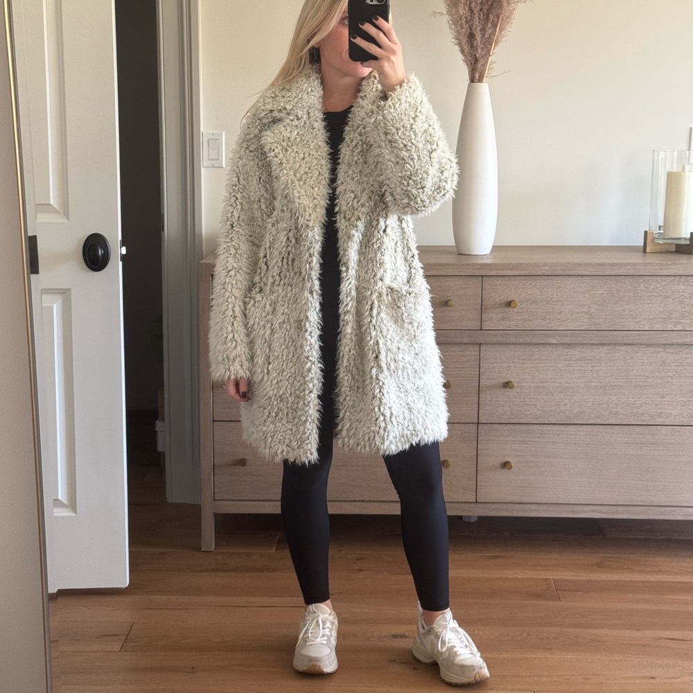 Anthropologie Faux Fur Shaggy Coat. Size small - Picture 3 of 5